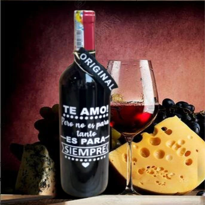 Box de regalo con Vino Artesanal de Uva Isabella y torta personalizada en Cali
